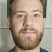 28 años. Bachillerato en humanidades, 2 años de carrera de Historia y actualmente estudiante de Agencias de Viajes.